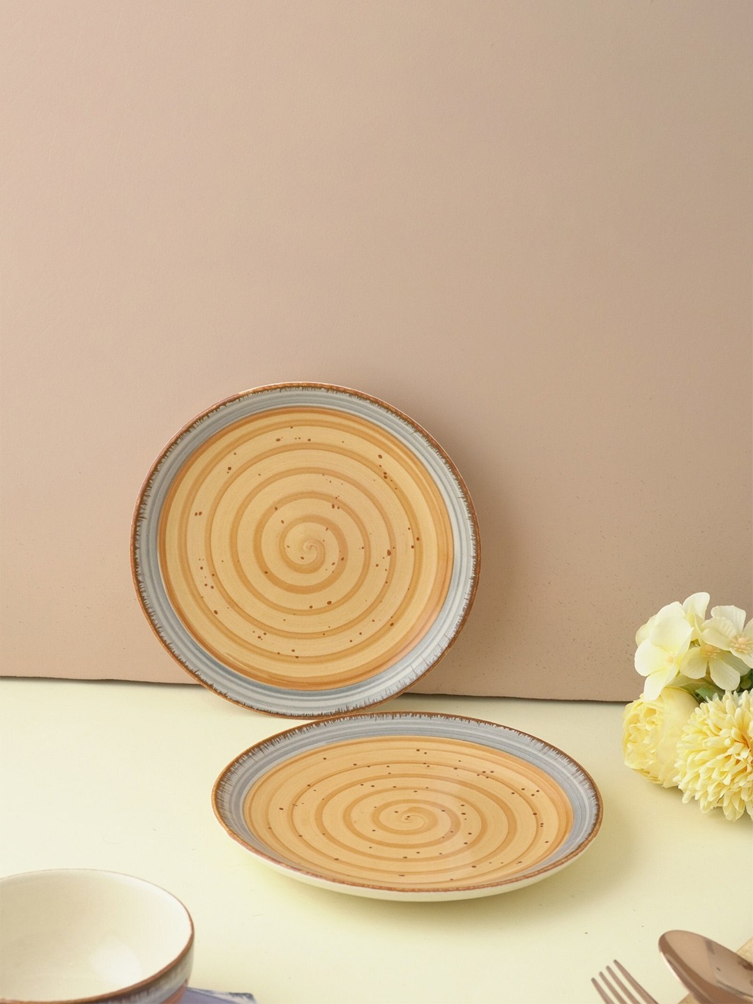 

The Decor Mart 2 Pieces Brown Swirl Ceramic Matte Plates