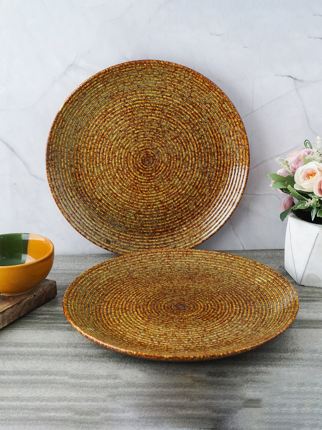 

The Decor Mart 2 Pieces Brown Swirl Ceramic Matte Plates