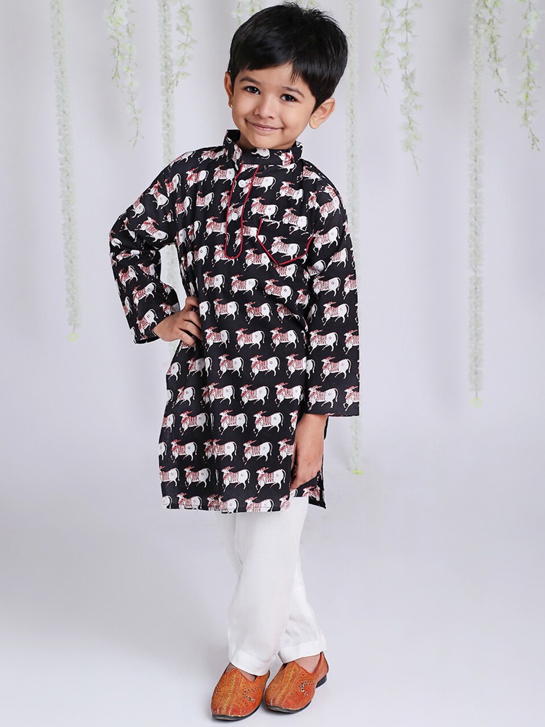 

KID1 Boys Conversational Printed Straight Kurta With Pyjamas, Black