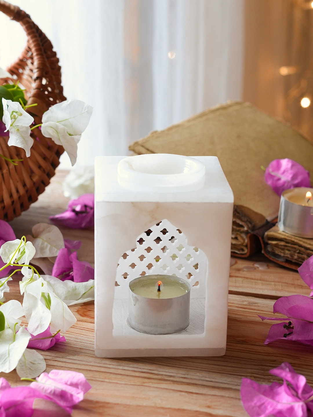 

Ritualistic White Marble Aroma Oil Diffuser
