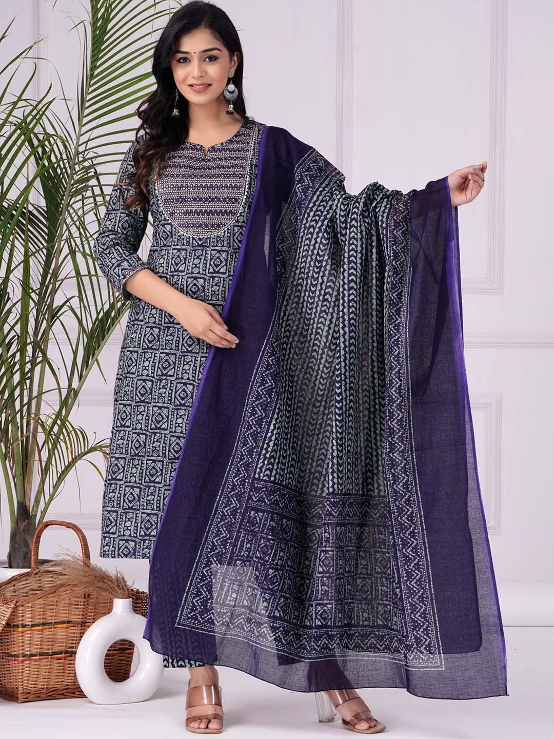 

DHROOV TARA Floral Printed Pure Cotton Kurta With Trousers & Dupatta, Purple