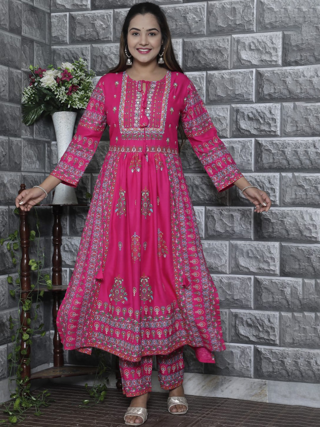 

DHROOV TARA Ethnic Motifs Printed A Line Kurta With Trousers, Fuchsia