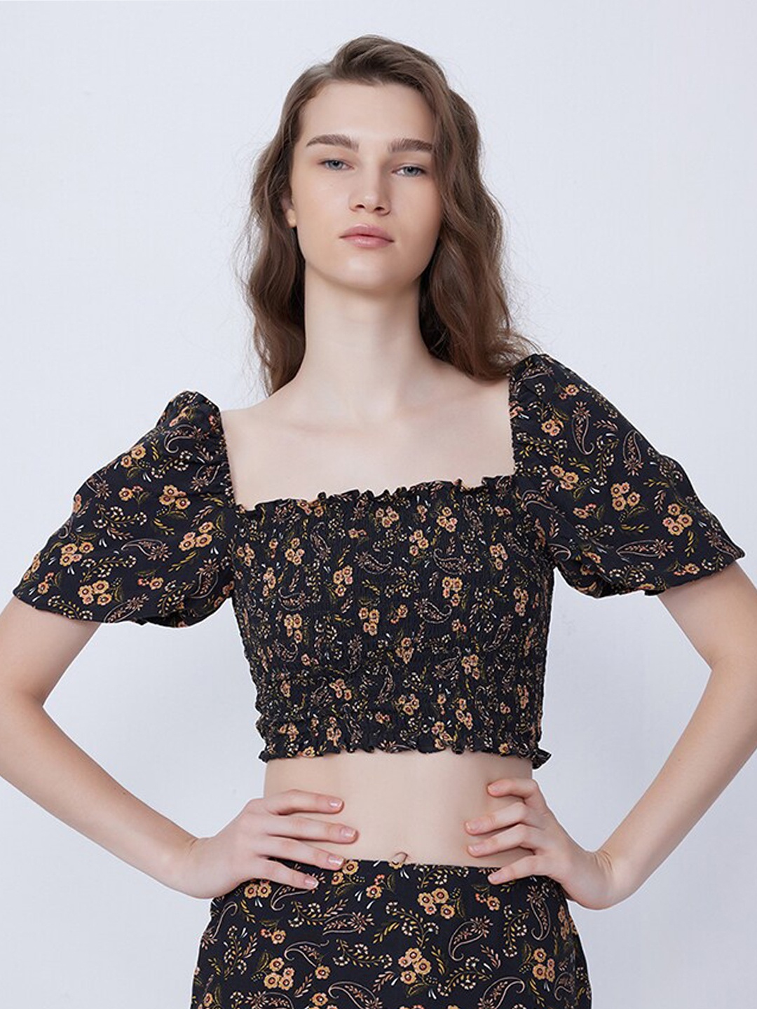 

COVER STORY Floral Printed Square Neck Puff Sleeves Crop Top, Olive