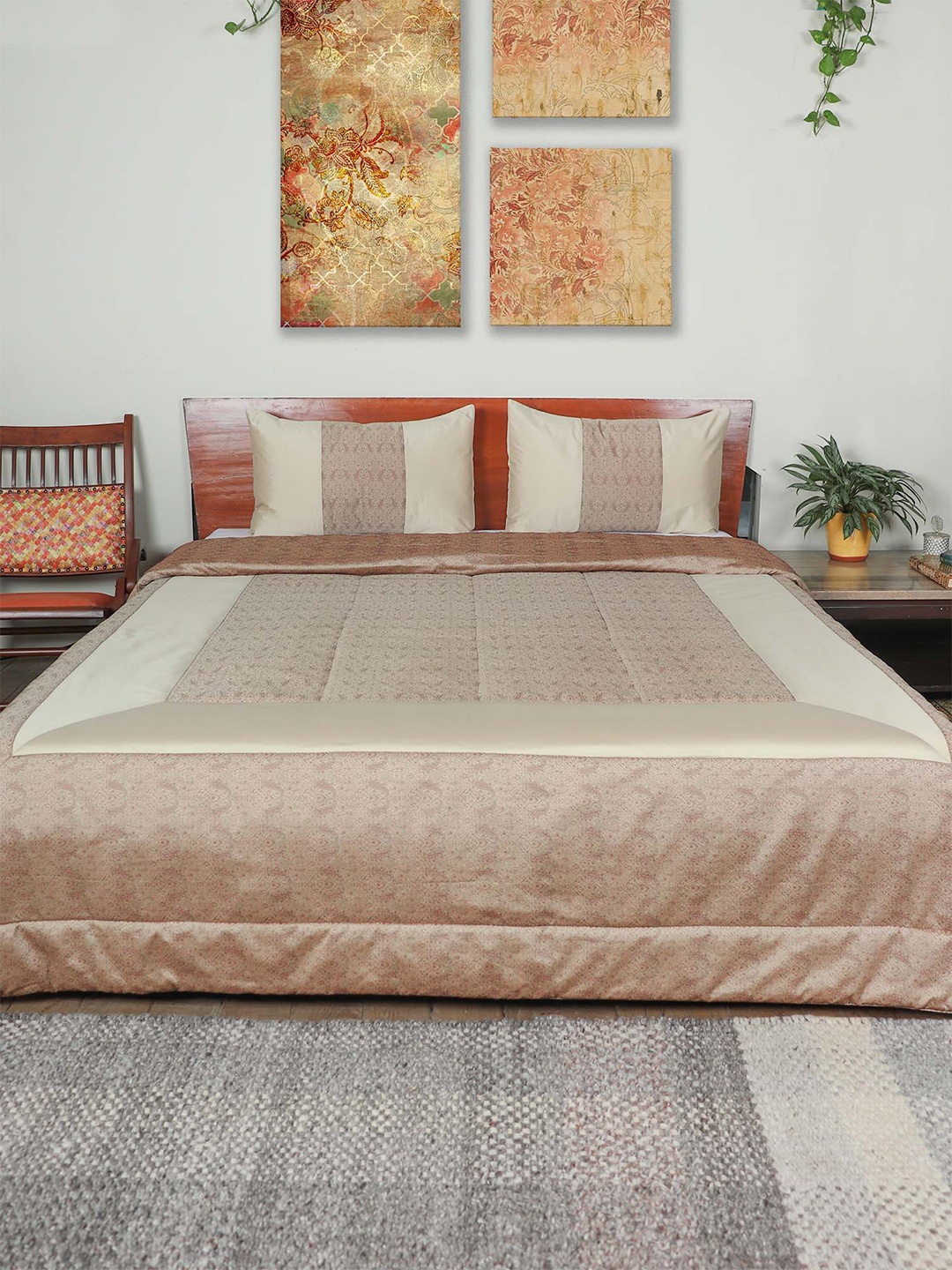 

ZEBA Beige & Red 3 Pieces Ethnic Motifs AC Room 500 GSM Double Bed Quilt & 2 Pillow Covers