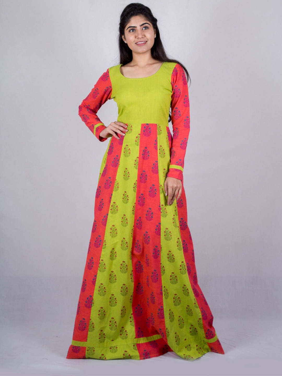 

Vinya Ethnic Motifs Printed Cotton Ethnic Dress, Green