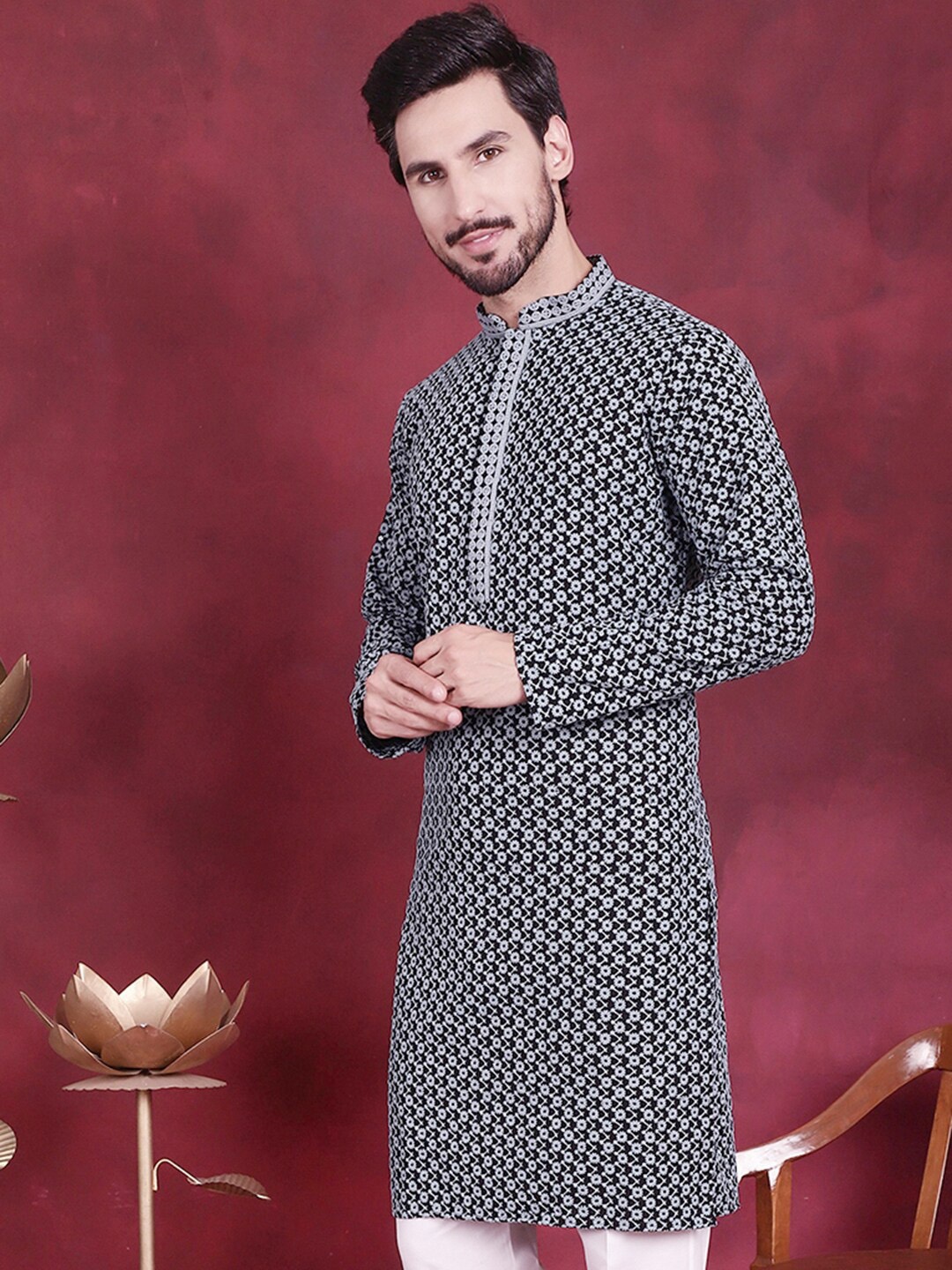 

Jompers Men Black & Grey Floral Embroidered Sequinned Kurta
