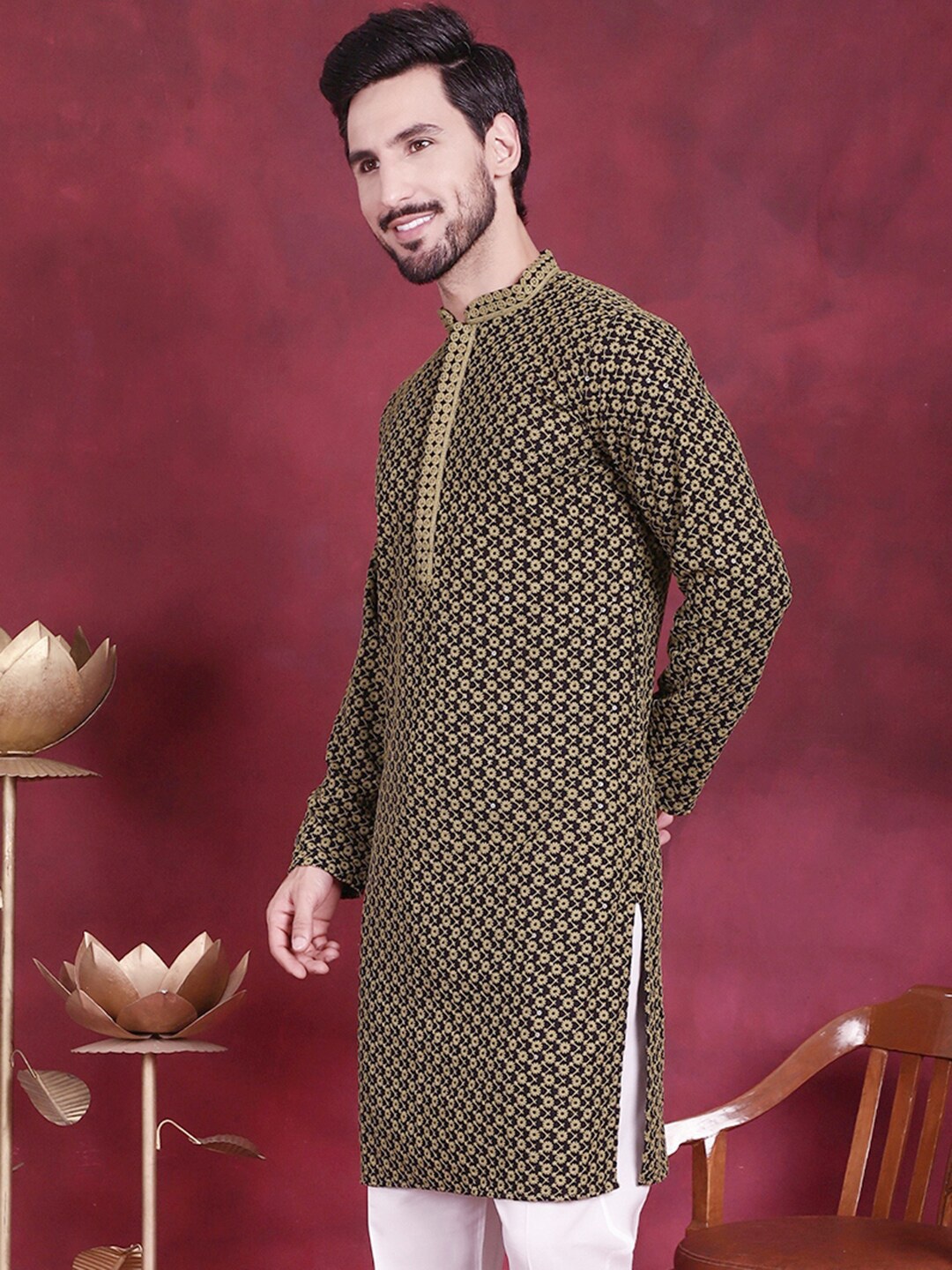 

Jompers Men Black & Green Floral Embroidered Sequinned Kurta
