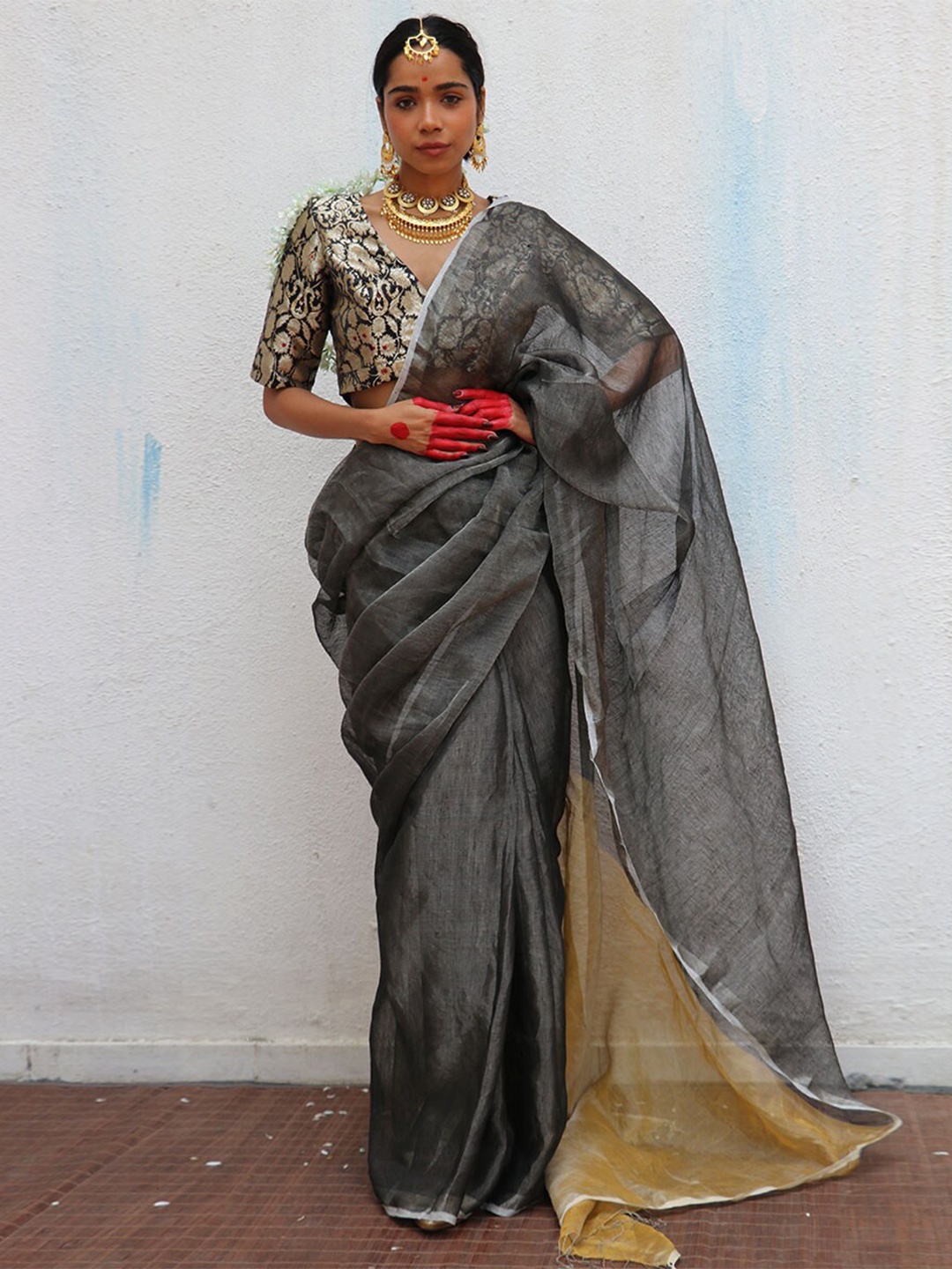

Chidiyaa Chandni Charulata Linen Saree, Grey
