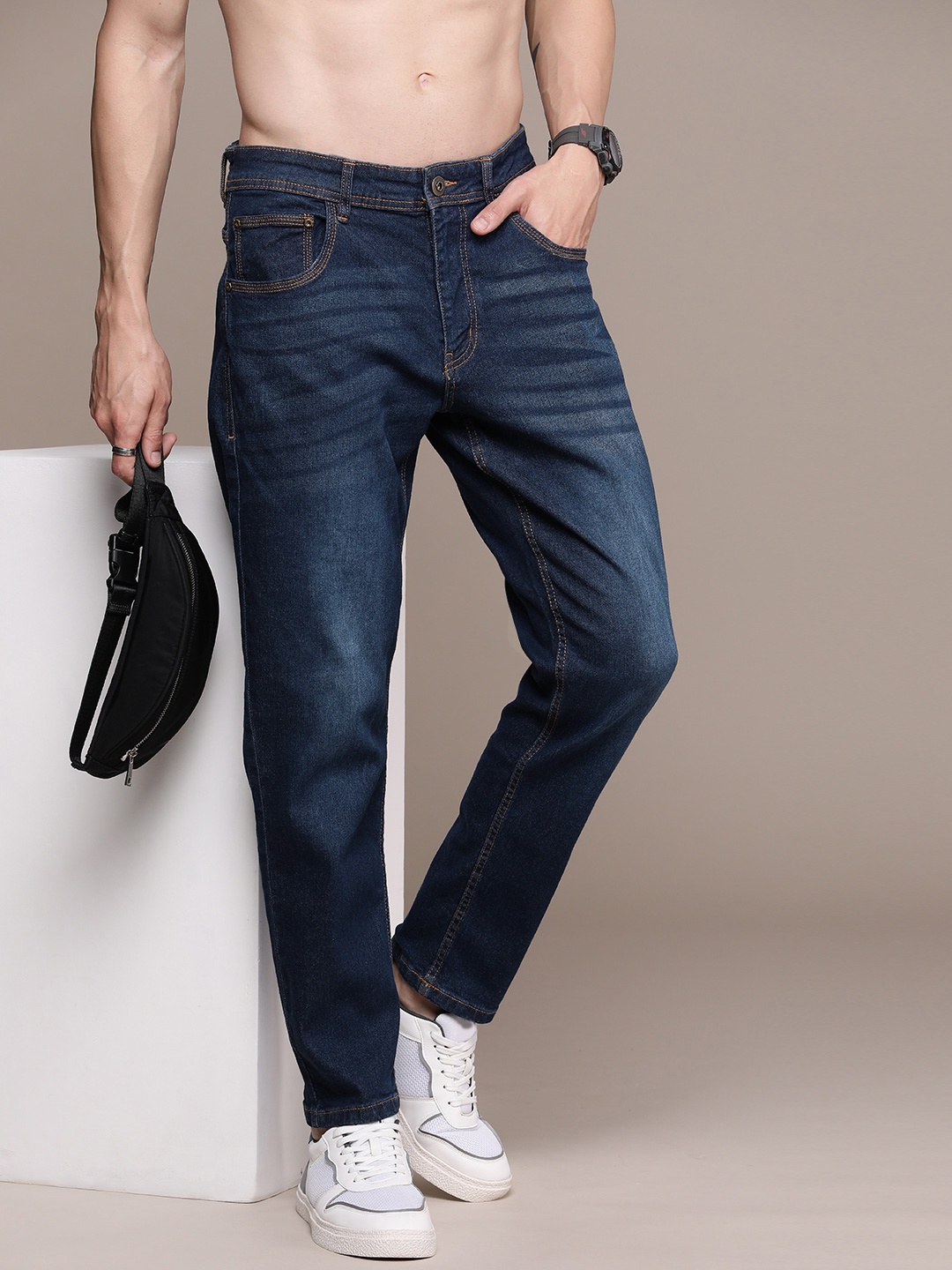 

Roadster Men Relaxed Fit Light Fade Stretchable Jeans, Navy blue