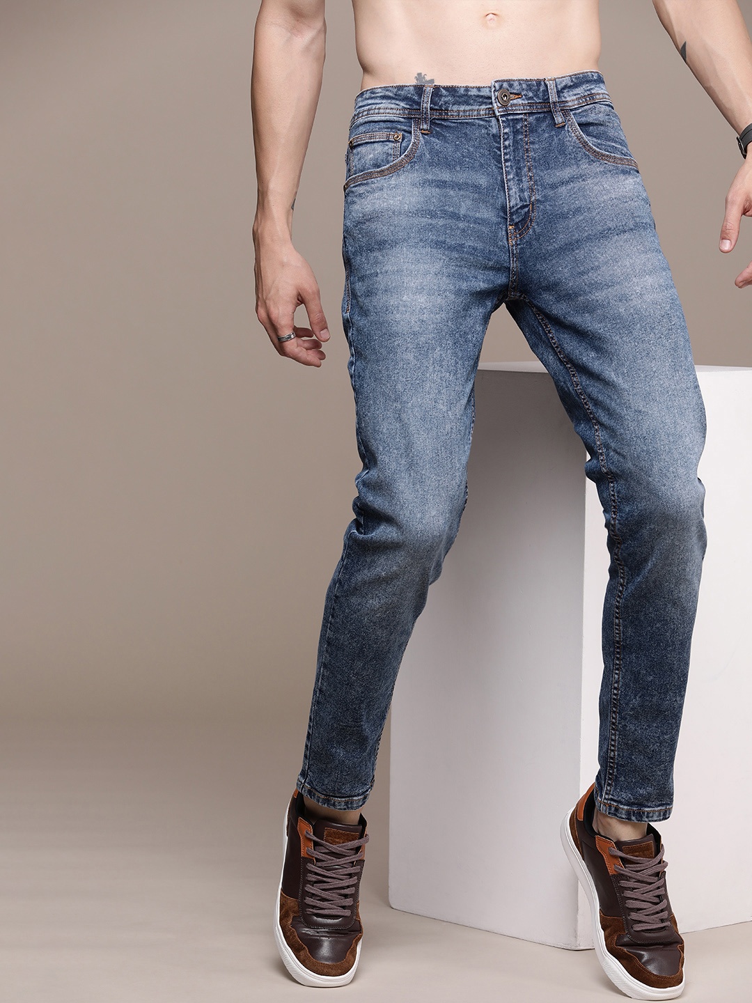 

Roadster Men Relaxed Fit Light Fade Stretchable Jeans, Blue