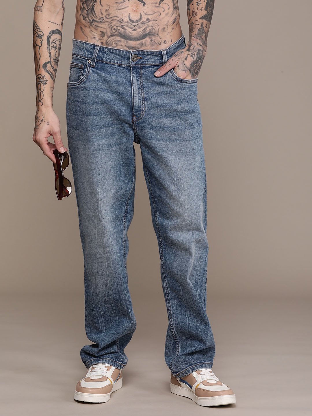 

Roadster Men Straight Fit Light Fade Stretchable Jeans, Blue