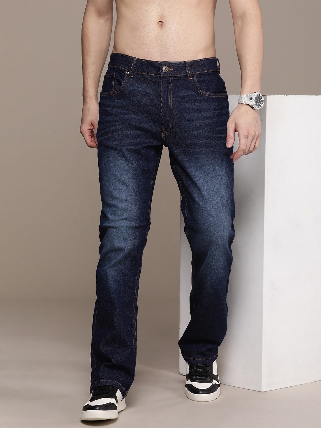 

Roadster Men Navy Blue Relaxed Fit Light Fade Stretchable Jeans