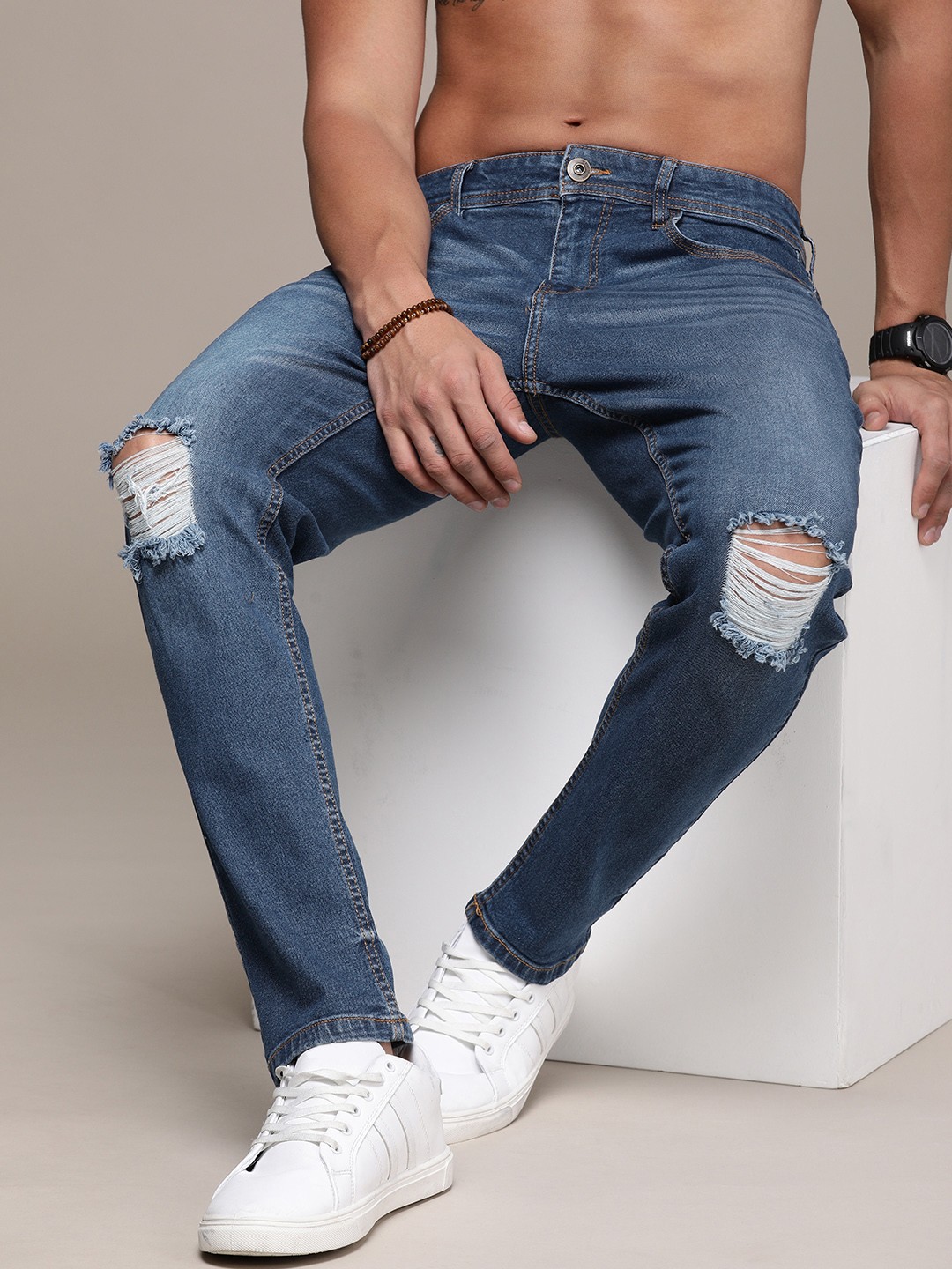 

Roadster Men Relaxed Fit Slash Knee Light Fade Stretchable Jeans, Blue