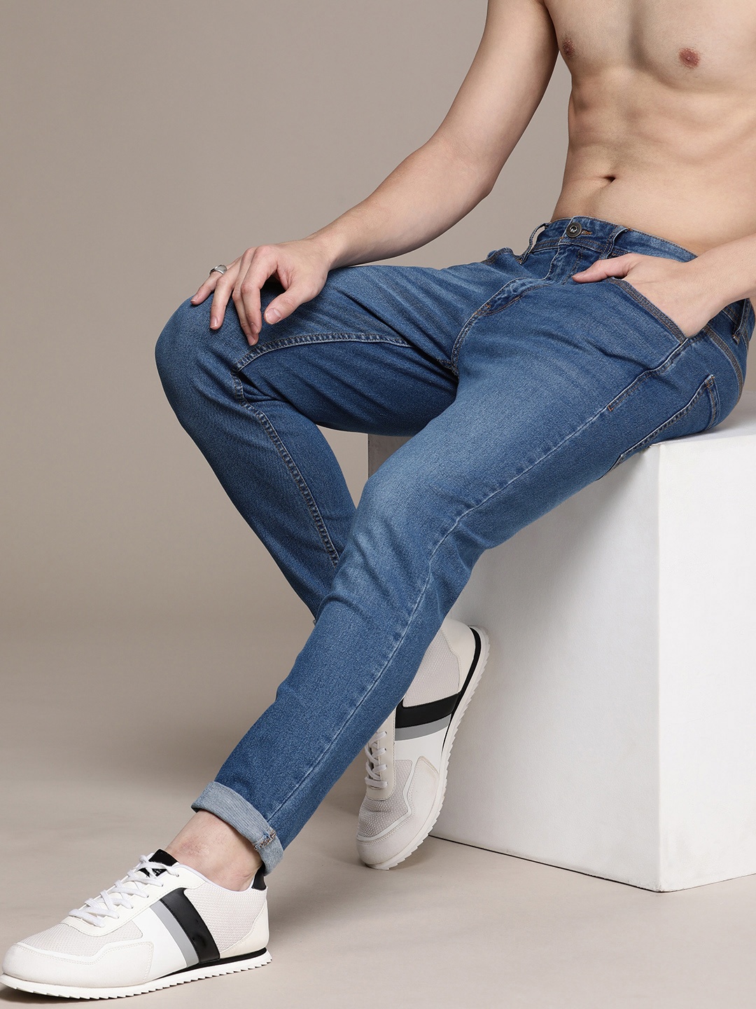 

Roadster Men Tapered Fit Light Fade Jeans, Blue