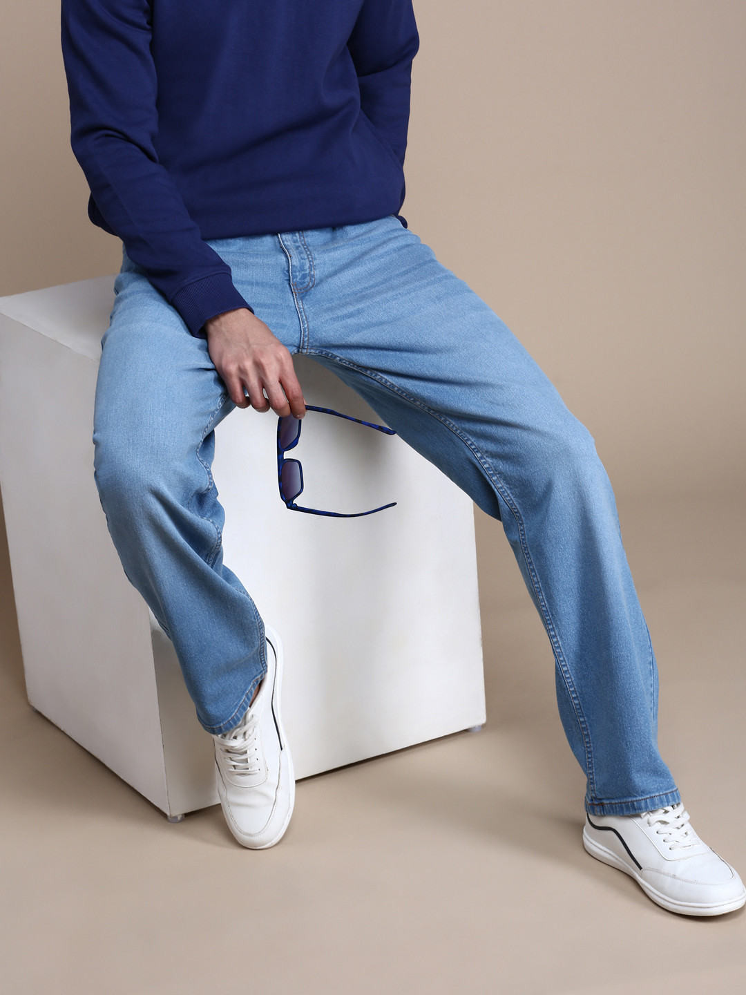 

Roadster Men Straight Fit Light Fade Jeans, Blue