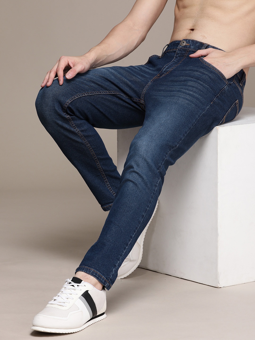 

Roadster Men Relaxed Fit Light Fade Jeans, Blue