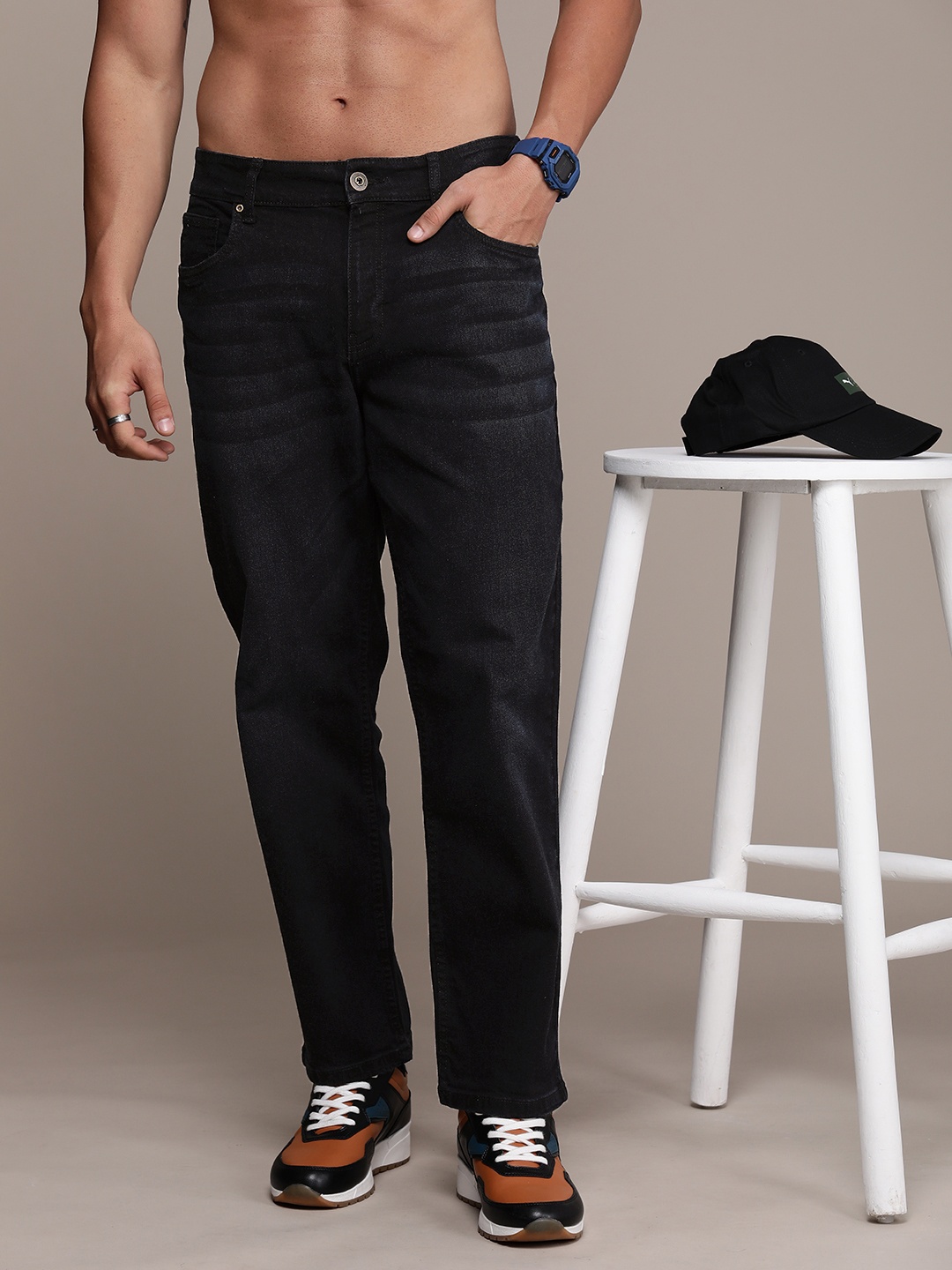

Roadster Men Straight Fit Stretchable Jeans, Charcoal