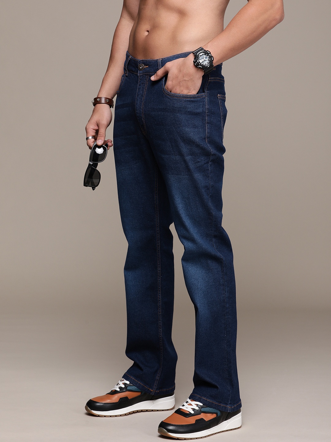 

Roadster Men Bootcut Light Fade Jeans, Blue