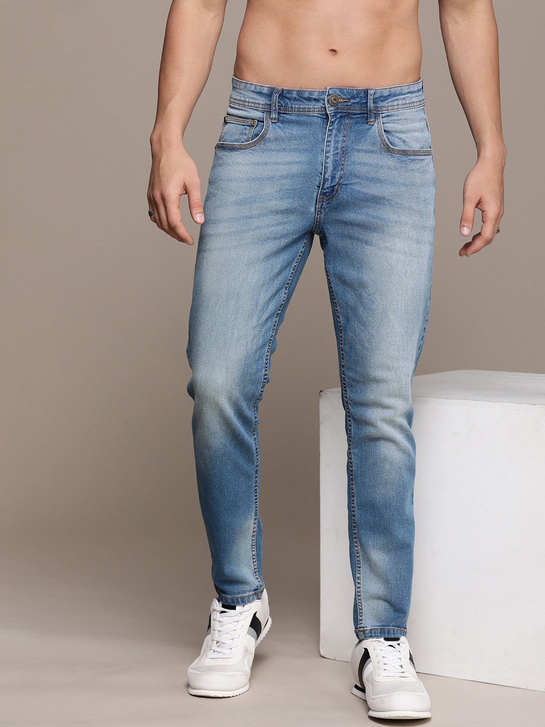 

Roadster Men Tapered Fit Light Fade Stretchable Jeans, Blue