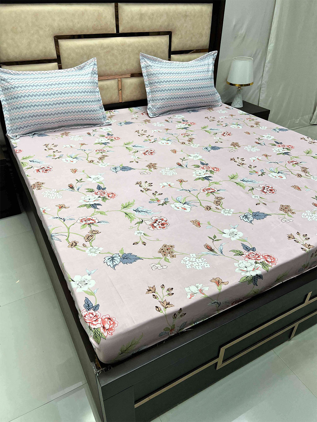 

Pure Decor Pink & Green Floral Printed 300 TC King Bedsheet With 2 Pillow Covers