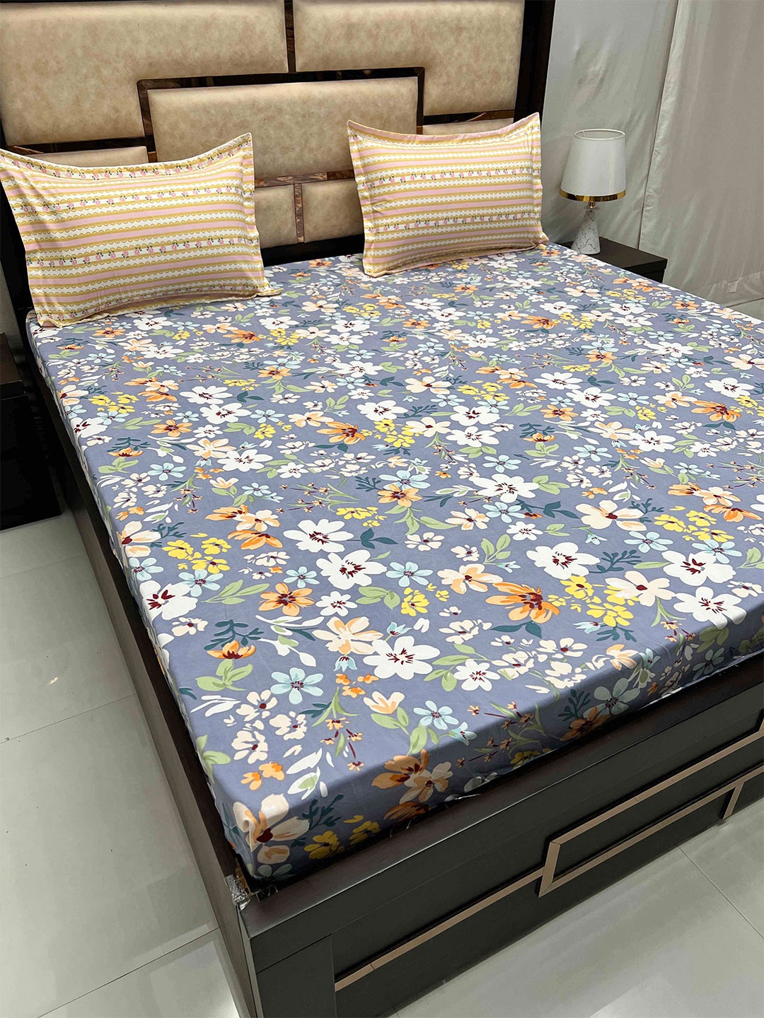 

Pure Decor Grey & White Floral Printed 300 TC King Bedsheet With 2 Pillow Covers