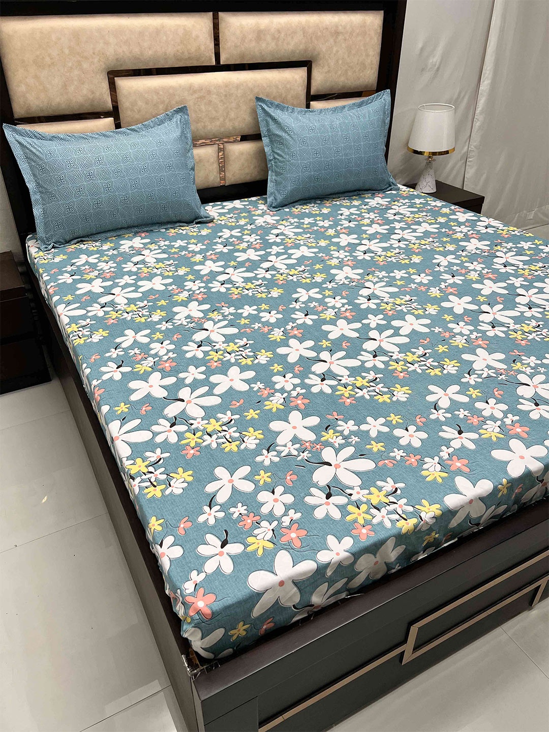 

Pure Decor Blue & White Floral Printed 300 TC King Bedsheet With 2 Pillow Covers