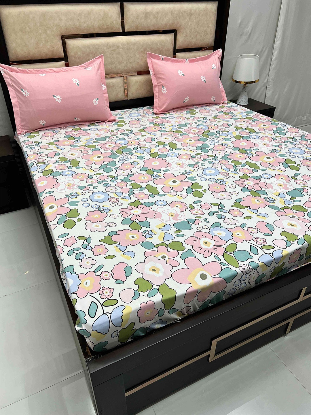 

Pure Decor White & Pink Floral Printed 300 TC King Bedsheet With 2 Pillow Covers