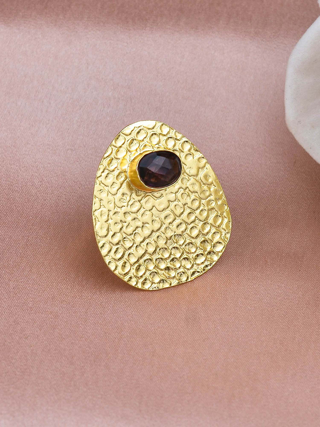 

ZURII Gold-Plated Stone Studded Oval Statement Finger Ring