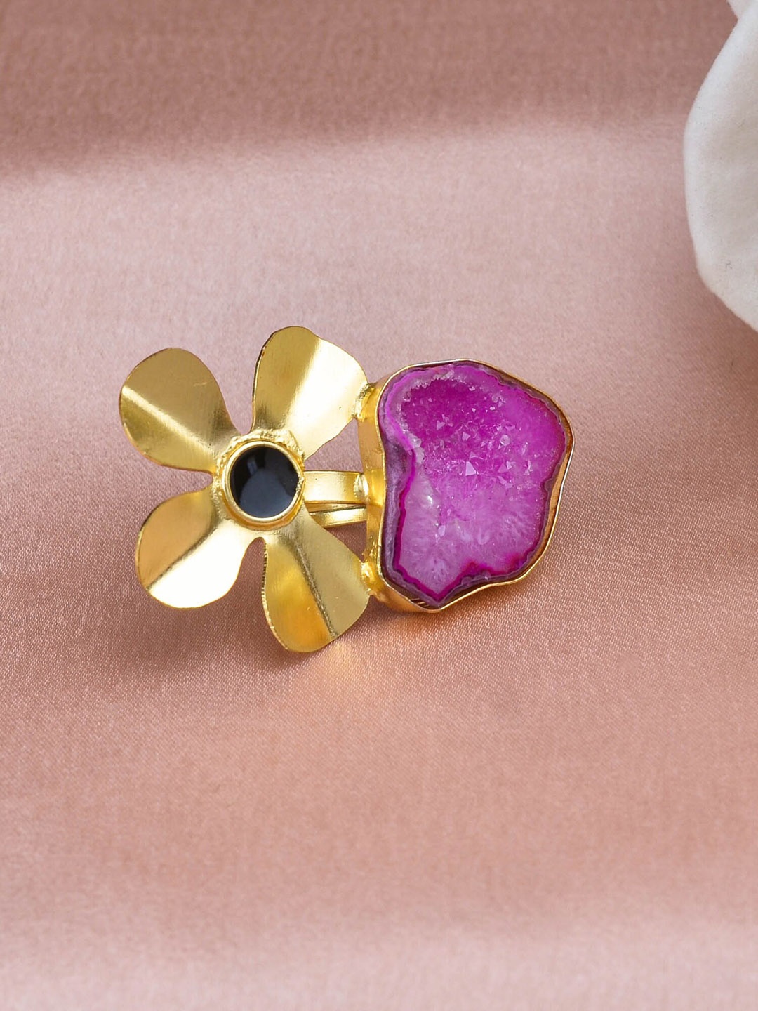 

ZURII Gold-Plated Stone Studded Druzy Flower Statement Finger Ring