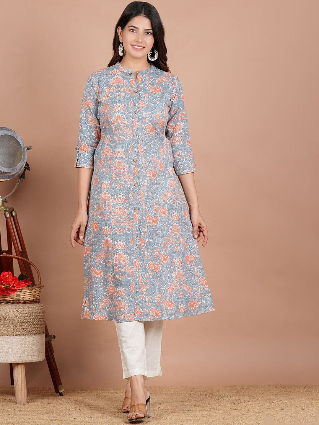 

ZOYOTO Floral Printed Mandarin Collar Roll-Up Sleeves Straight Kurta, Grey