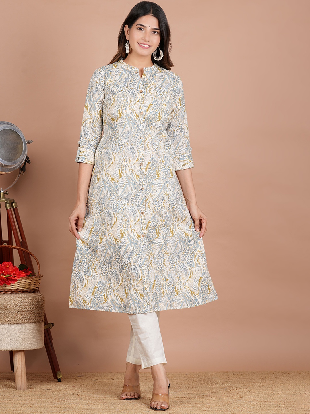 

ZOYOTO Abstract Printed Mandarin Collar Roll-Up Sleeves Straight Kurta, Grey