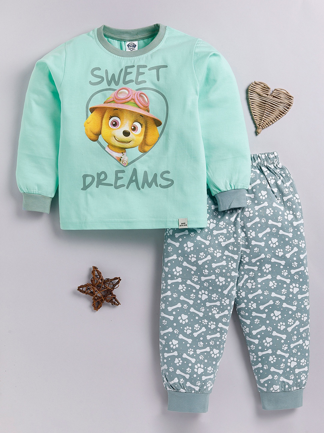 

Moms Love Girls Printed Top With Trousers Clothing Set, Green