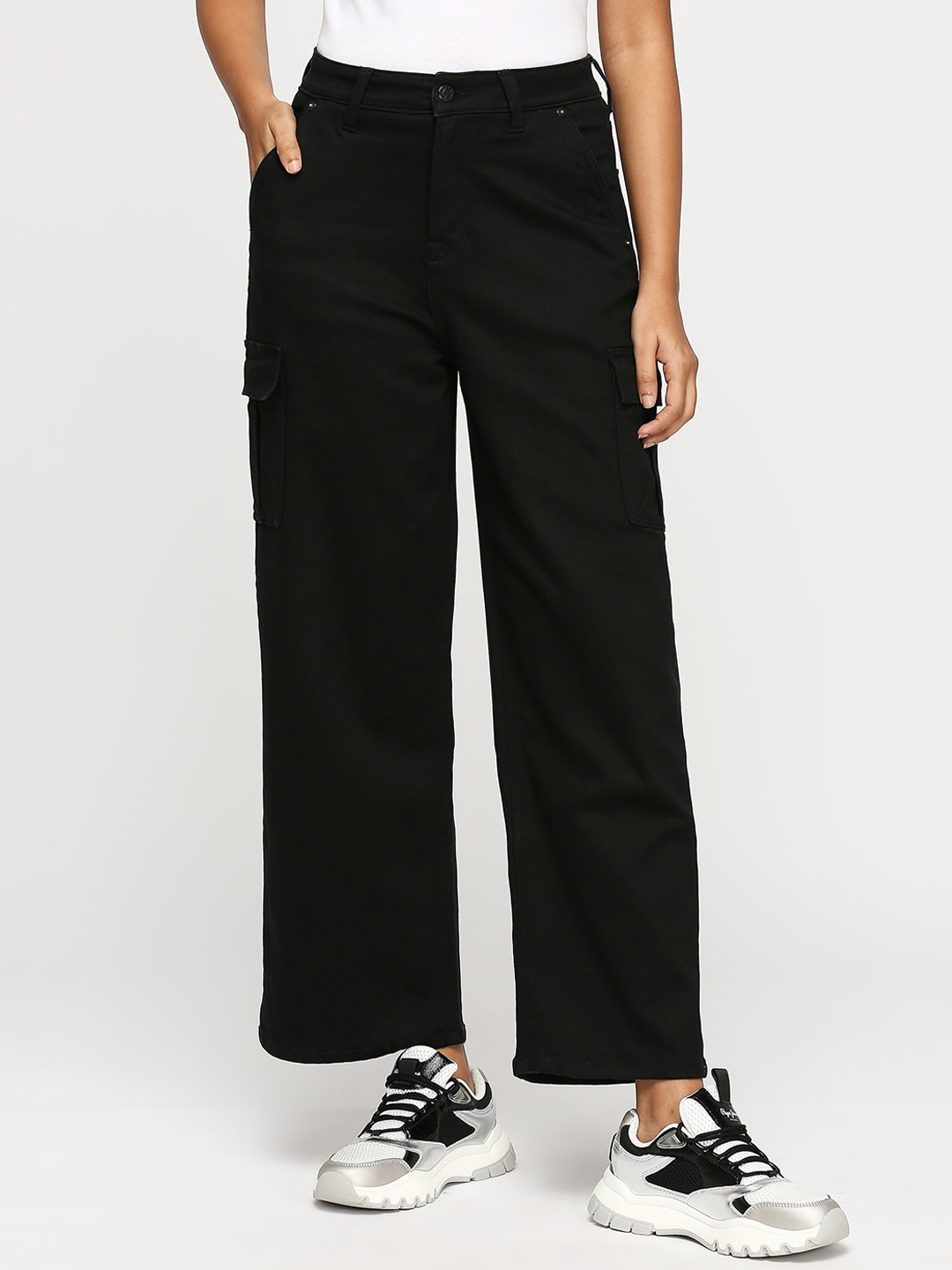 

Pepe Jeans Women Straight Fit High-Rise Cotton Denim Parallel Trousers, Black