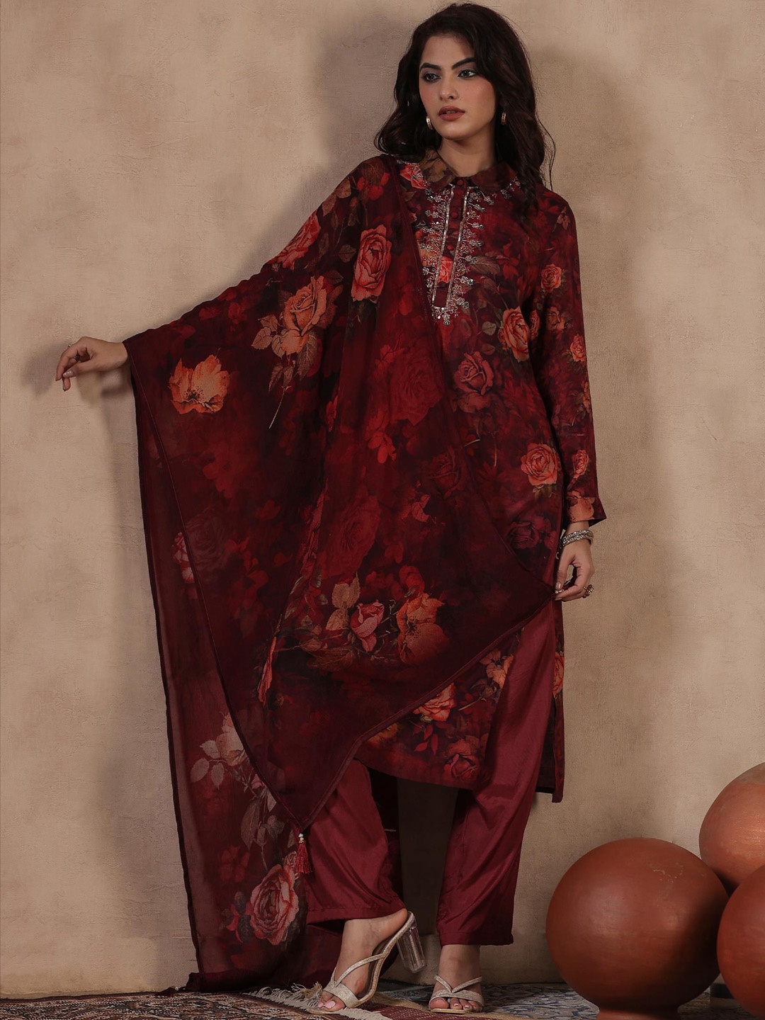 

SCAKHI Floral Printed Kurta With Trousers & Dupatta, Maroon