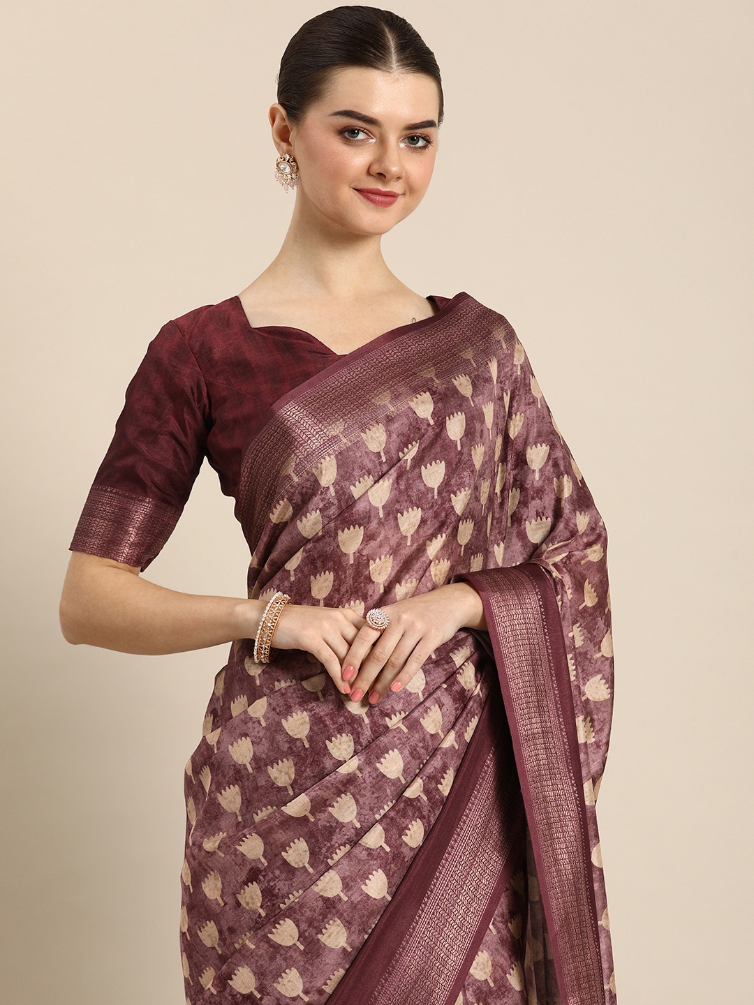 

LOOKNBOOK ART Floral Printed Zari Saree, Burgundy