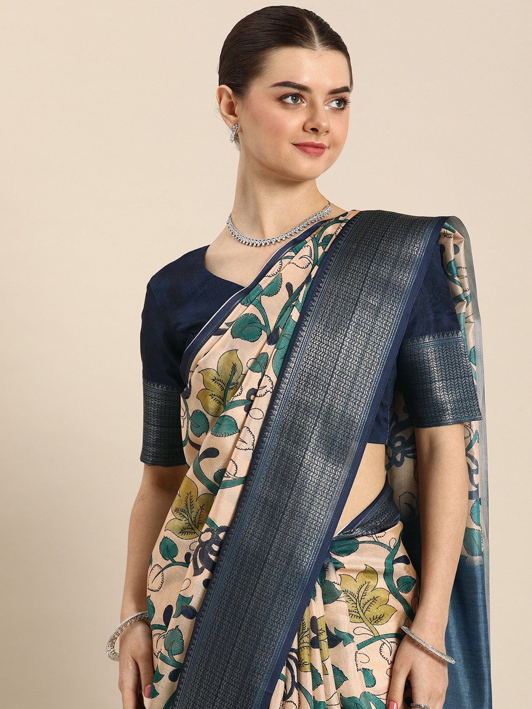 

LOOKNBOOK ART Floral Printed Zari Saree, Navy blue