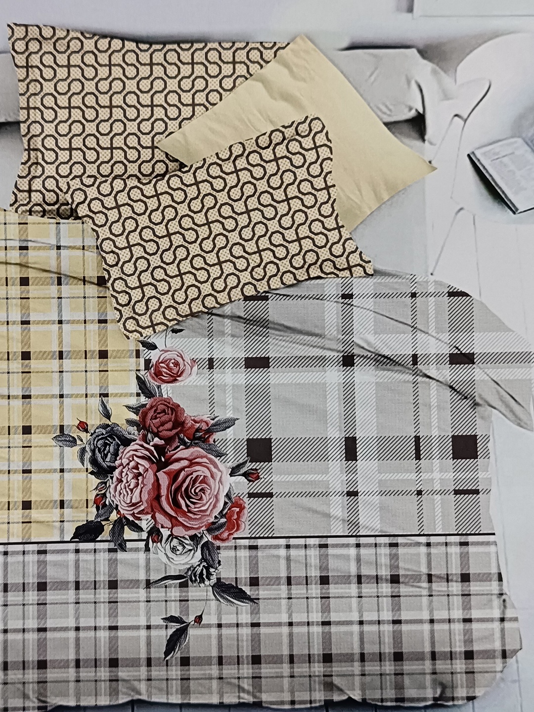 

Signature Black & Silver Toned 4 Pieces Checked Cotton Double Queen Bedding Set, Grey