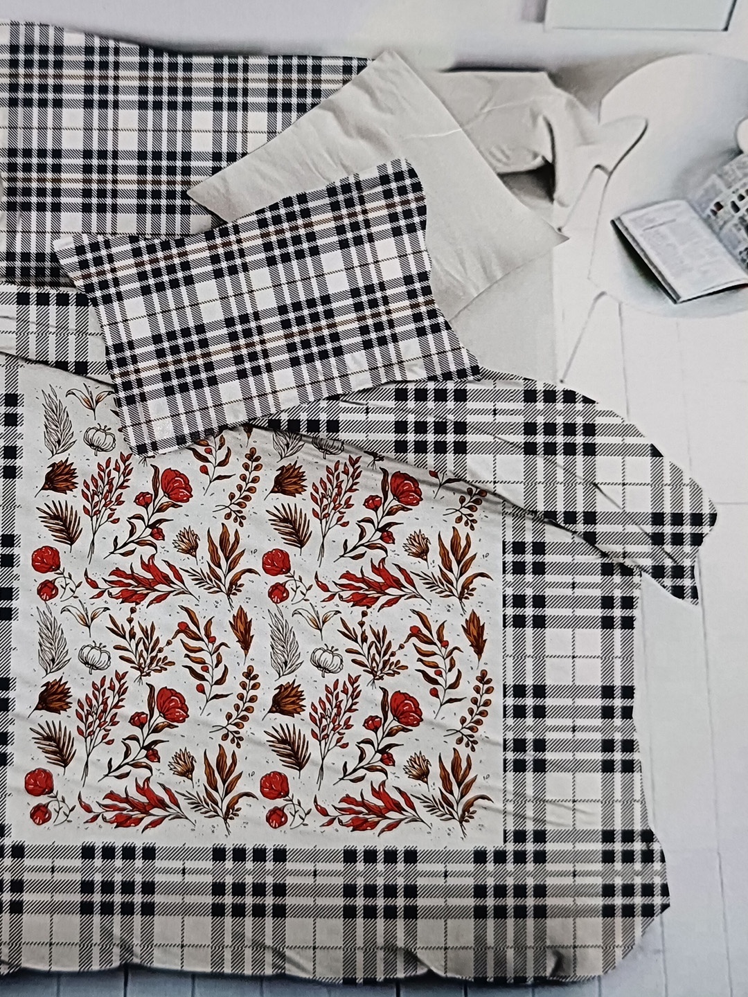 

Signature White & Black 4 Pieces Printed Cotton Double Queen Bedding Set