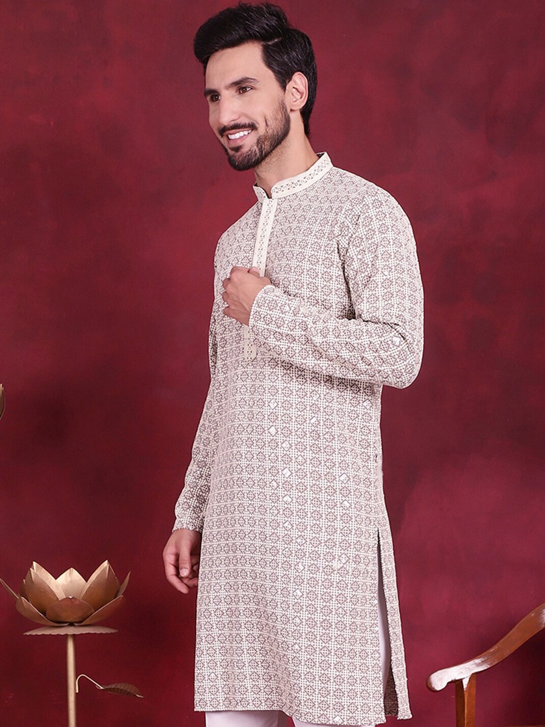 

Anouk Geometric Embroidered Mandarin Collar Thread Work Straight Kurta, Peach