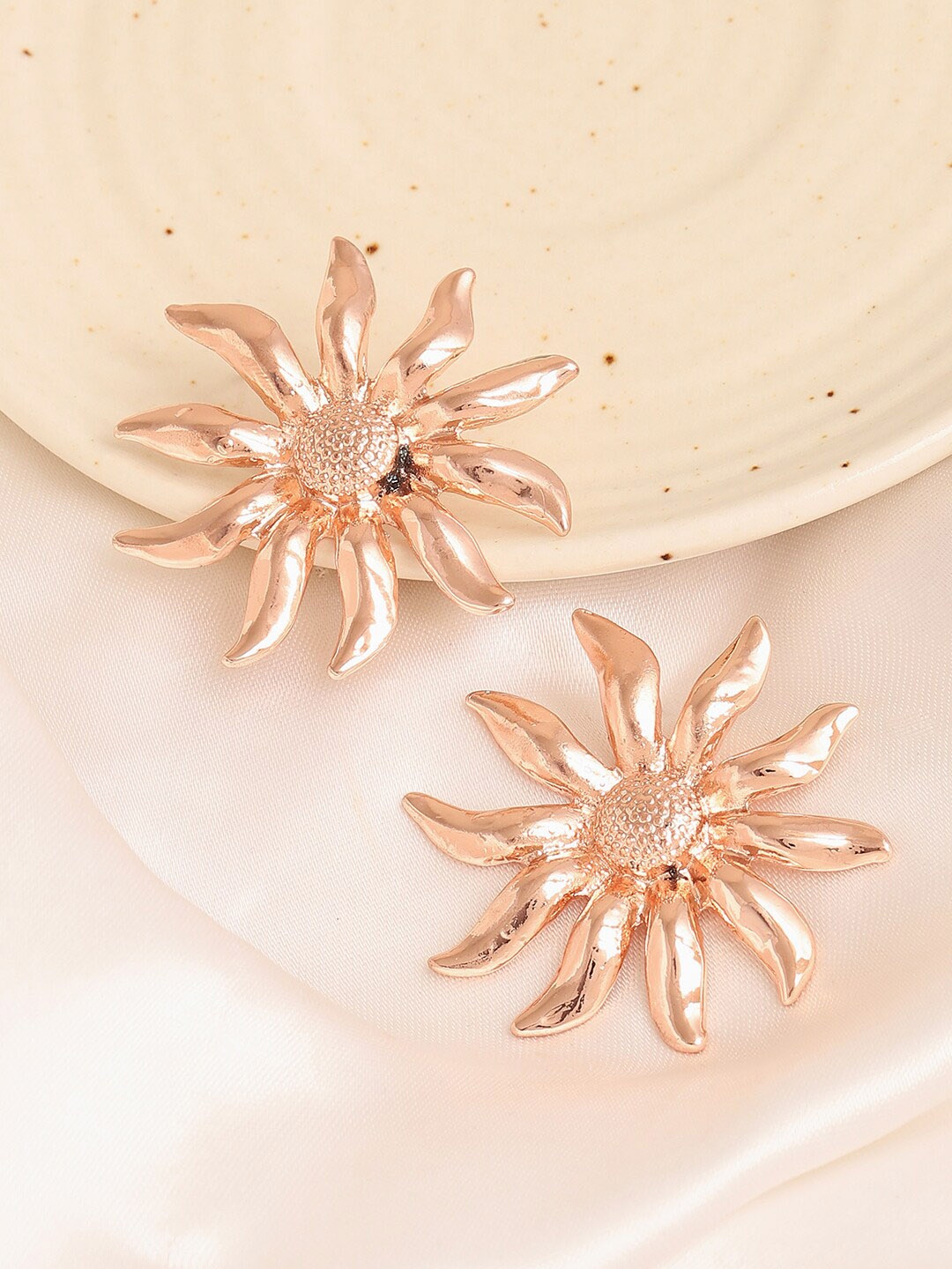 

DressBerry Gold-Plated Stud Earrings