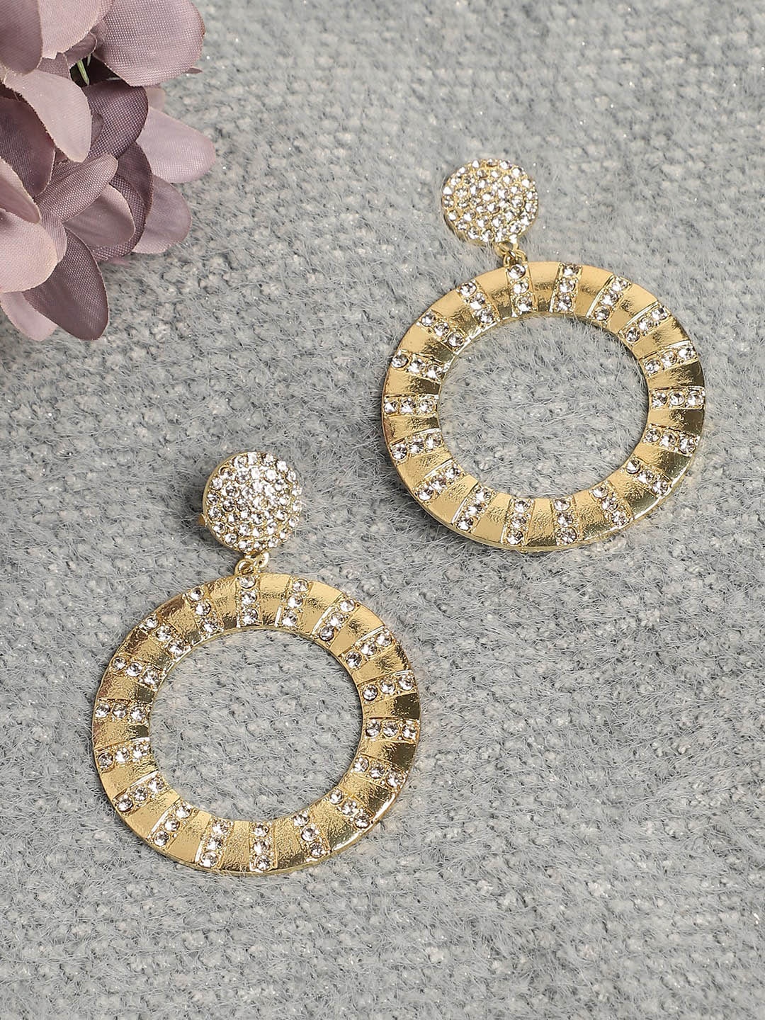 

DressBerry White Gold-Pleated Circular Drop Earrings