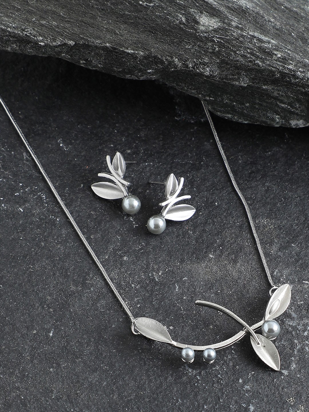 

DressBerry Silver-Plated Stone-Studded Jewellery Set