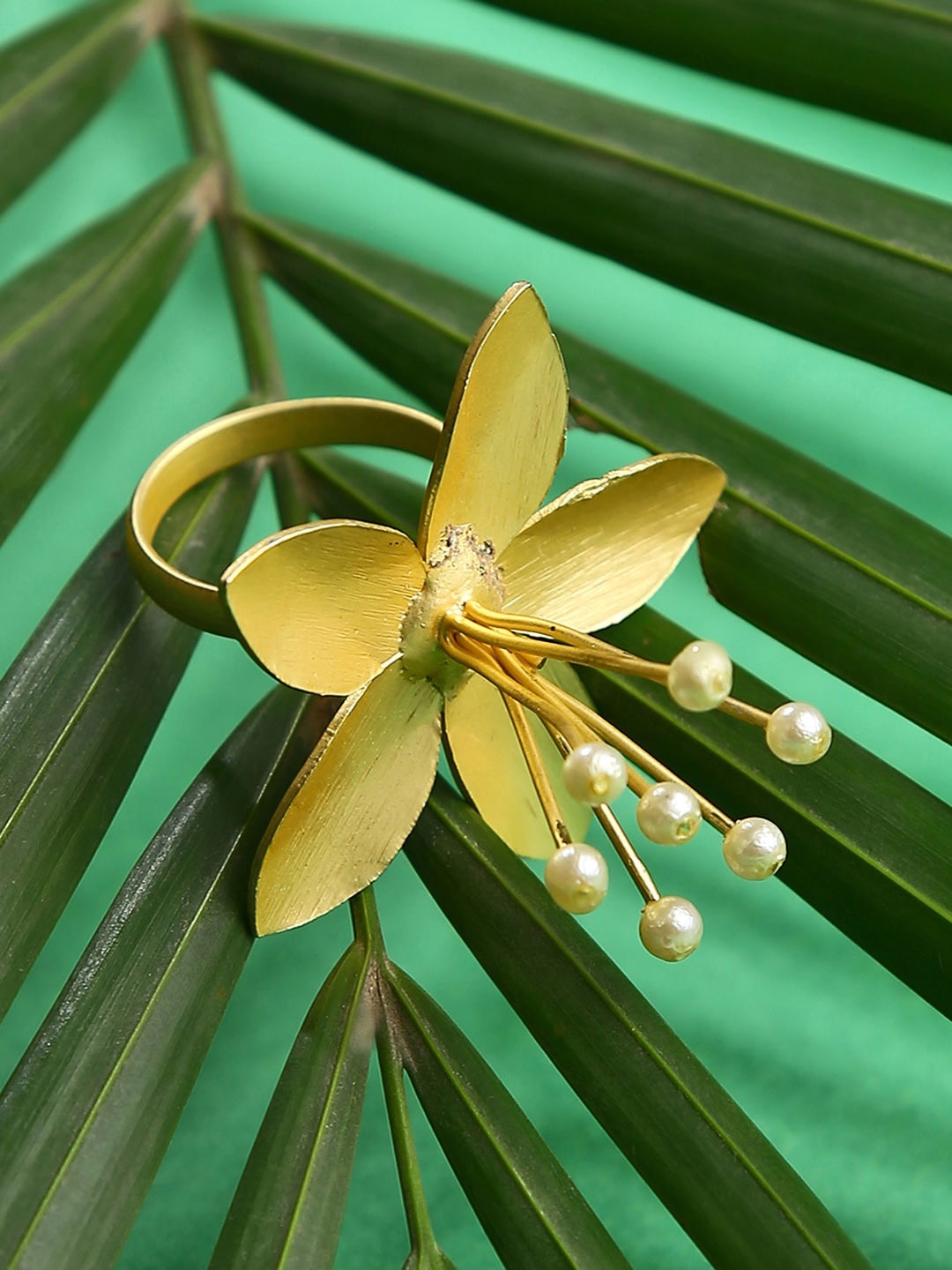 

DressBerry Gold-Plated Pearl Beaded Flower Finger Ring