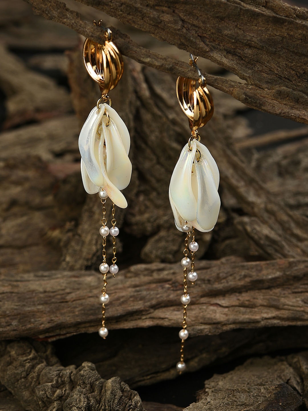 

DressBerry Gold Plated Contemporary Drop Earrings