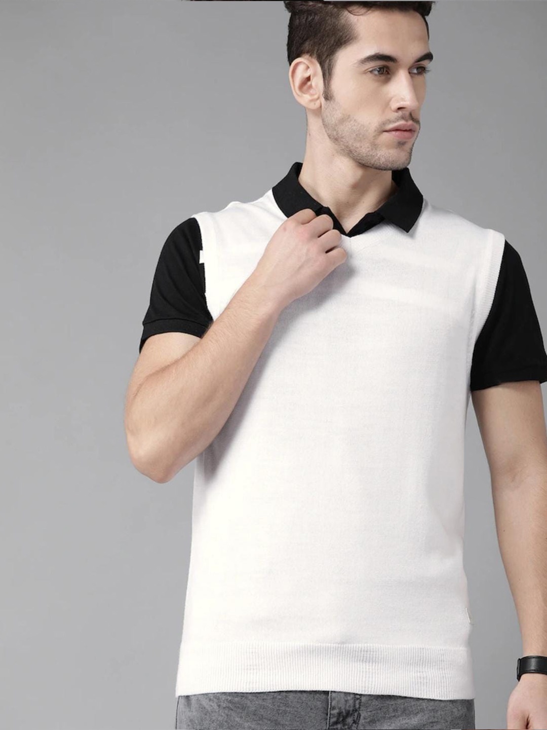 

The Roadster Lifestyle Co. White Sleeveless Acrylic Sweater Vest