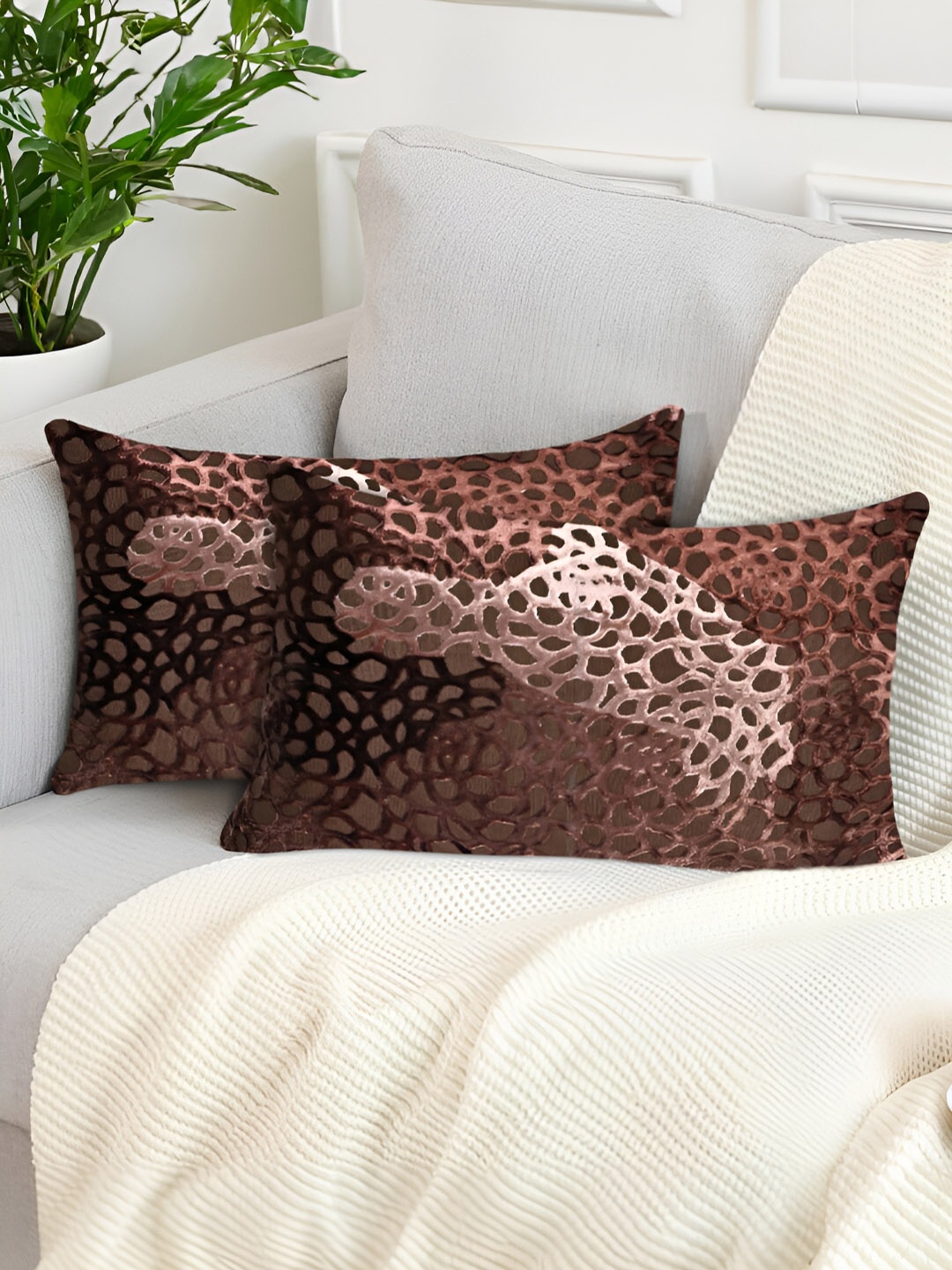 

Tesmare Brown 2 Pieces Abstract Velvet Rectangle Cushion Covers