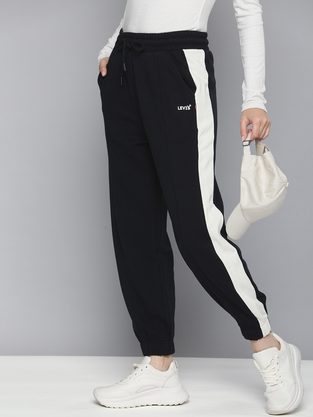 

Levis Women High Rise Joggers Trousers, Black