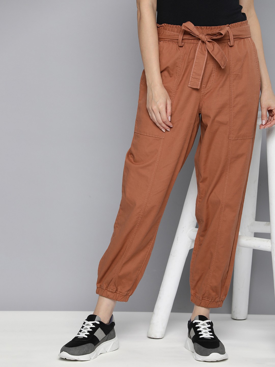 

Levis Women High Rise Joggers Trousers Comes With A Fabric Belt, Brown