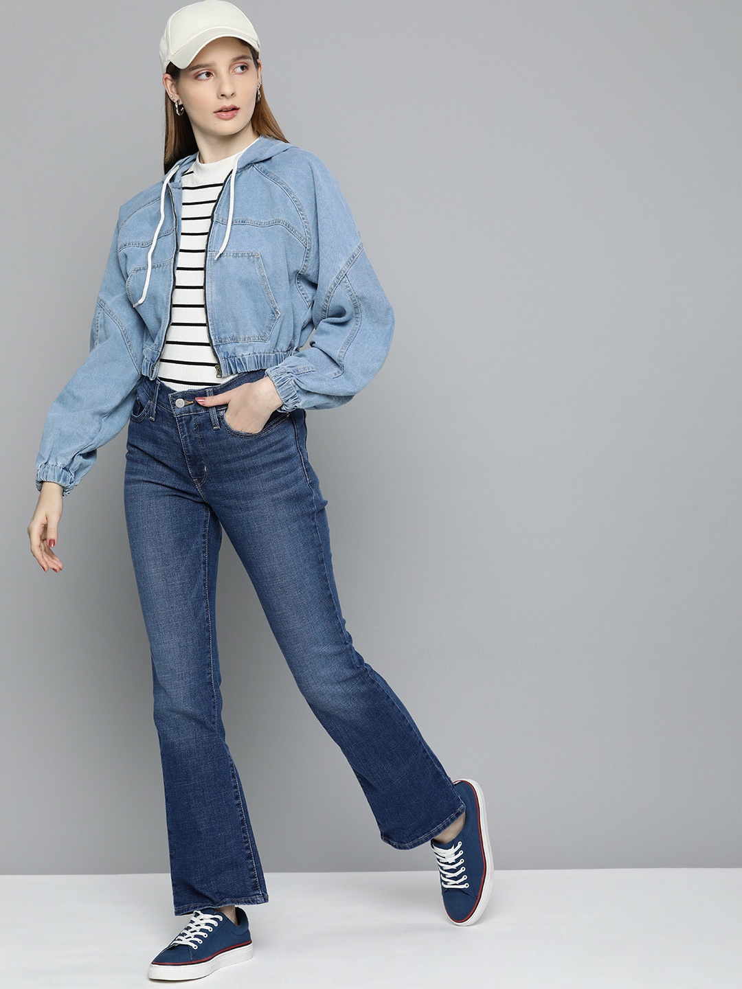 

Levis Women 315 Bootcut Light Fade Stretchable Jeans, Navy blue