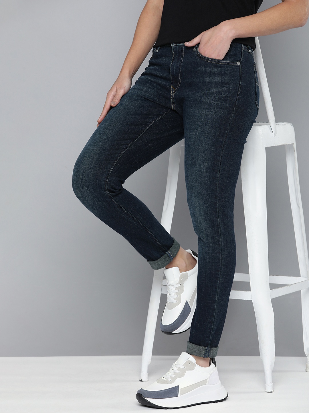 

Levis Women Mid Rise Skinny Fit Light Fade Stretchable Jeans, Blue